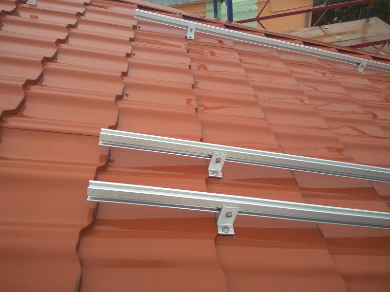 Système d'installation solaire de toit en tuiles 65kw