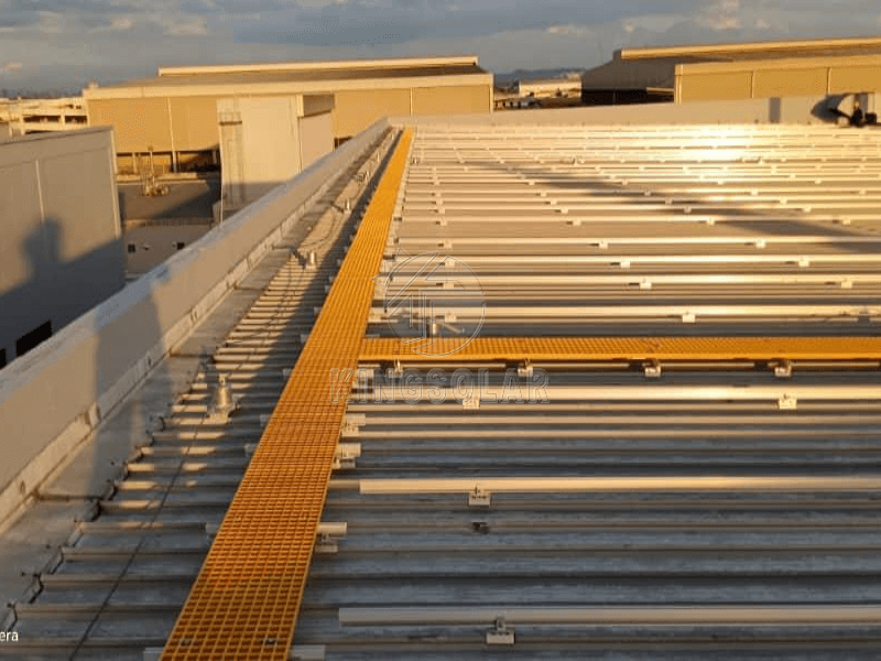 Passerelle du système solaire de toit en tuiles d'acier de couleur Malaisie-500M