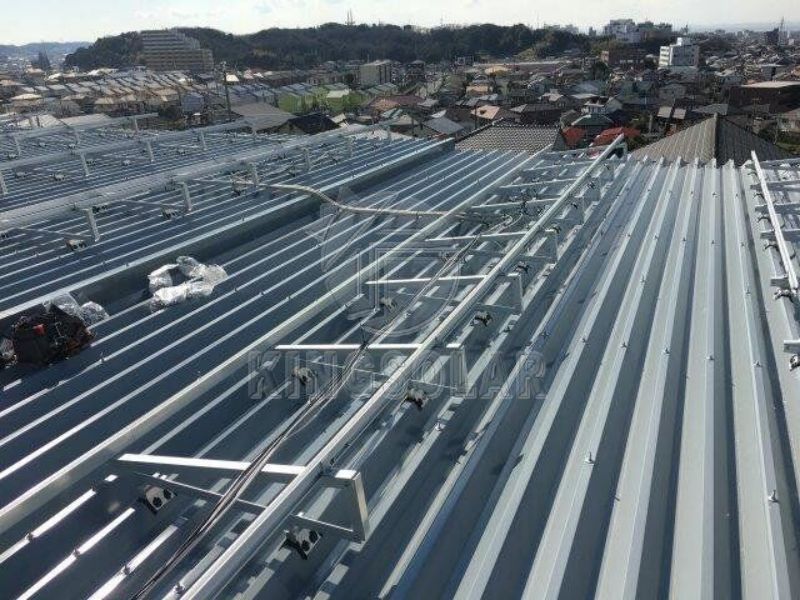 Système de montage photovoltaïque solaire de trépied de toit de tuile en acier de couleur 520kw